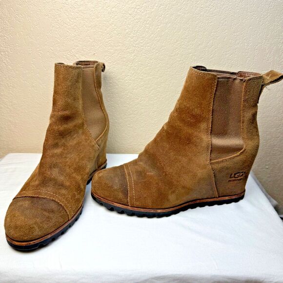 UGG Women's Pax Hidden Wedge Bootie Suede Waterproof - Size 8 - Picture 2 of 6